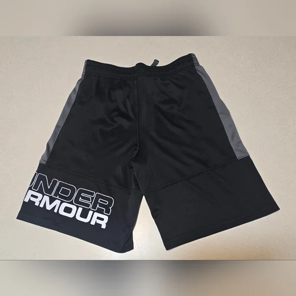 Under Armour Heatgear Loose Stunt Big Logo Shorts Boy's Youth S Small Black Gray - Picture 2 of 8